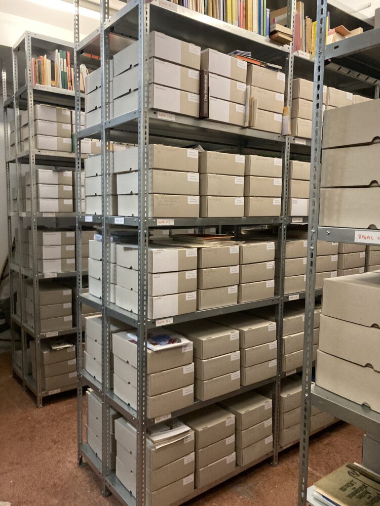 Magazinraum des VCP-Bundesarchivs in Kassel